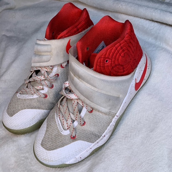 Kyrie Irving - Picture 4 of 7